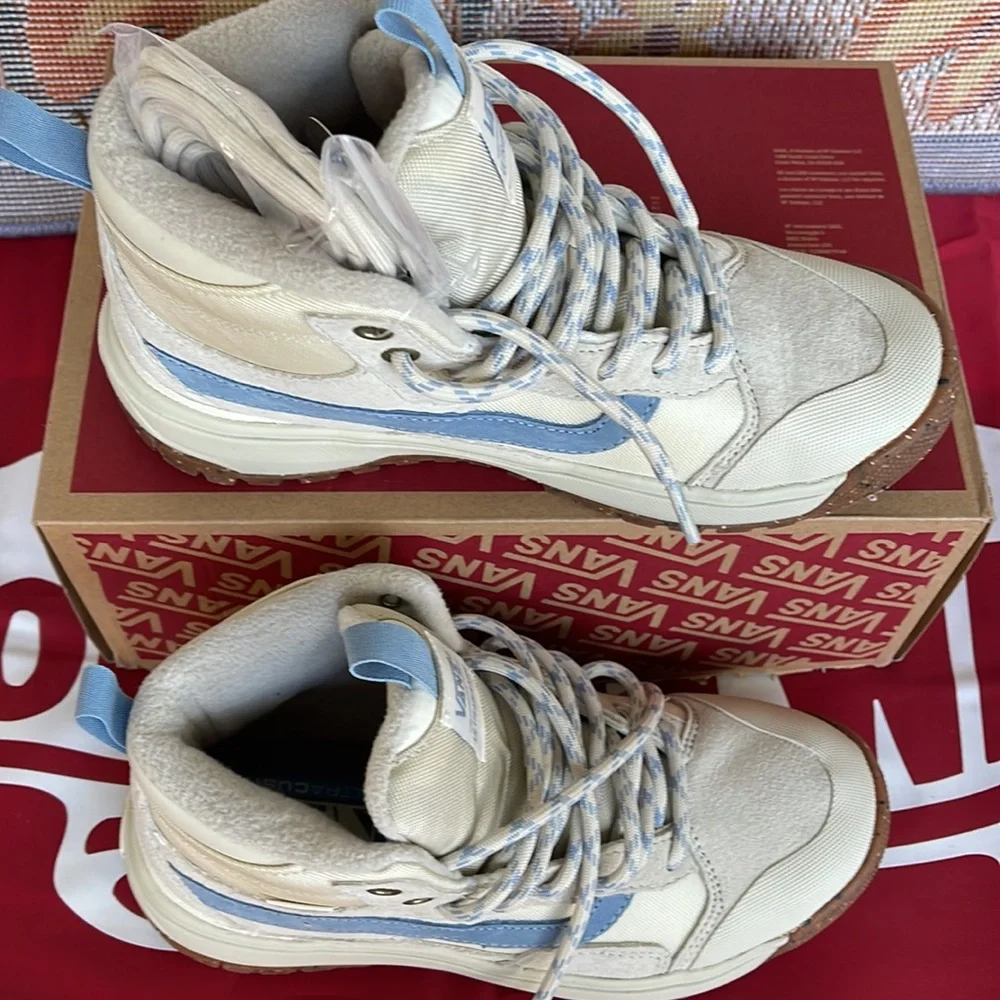 Vans Ultrarange Exo
Vintage White/Blue Stripe
VNOA5KS570U
WMNS Boots - Sneakers - Picture 3 of 16
